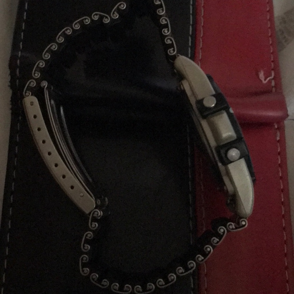 Watch - Picture 2 of 4